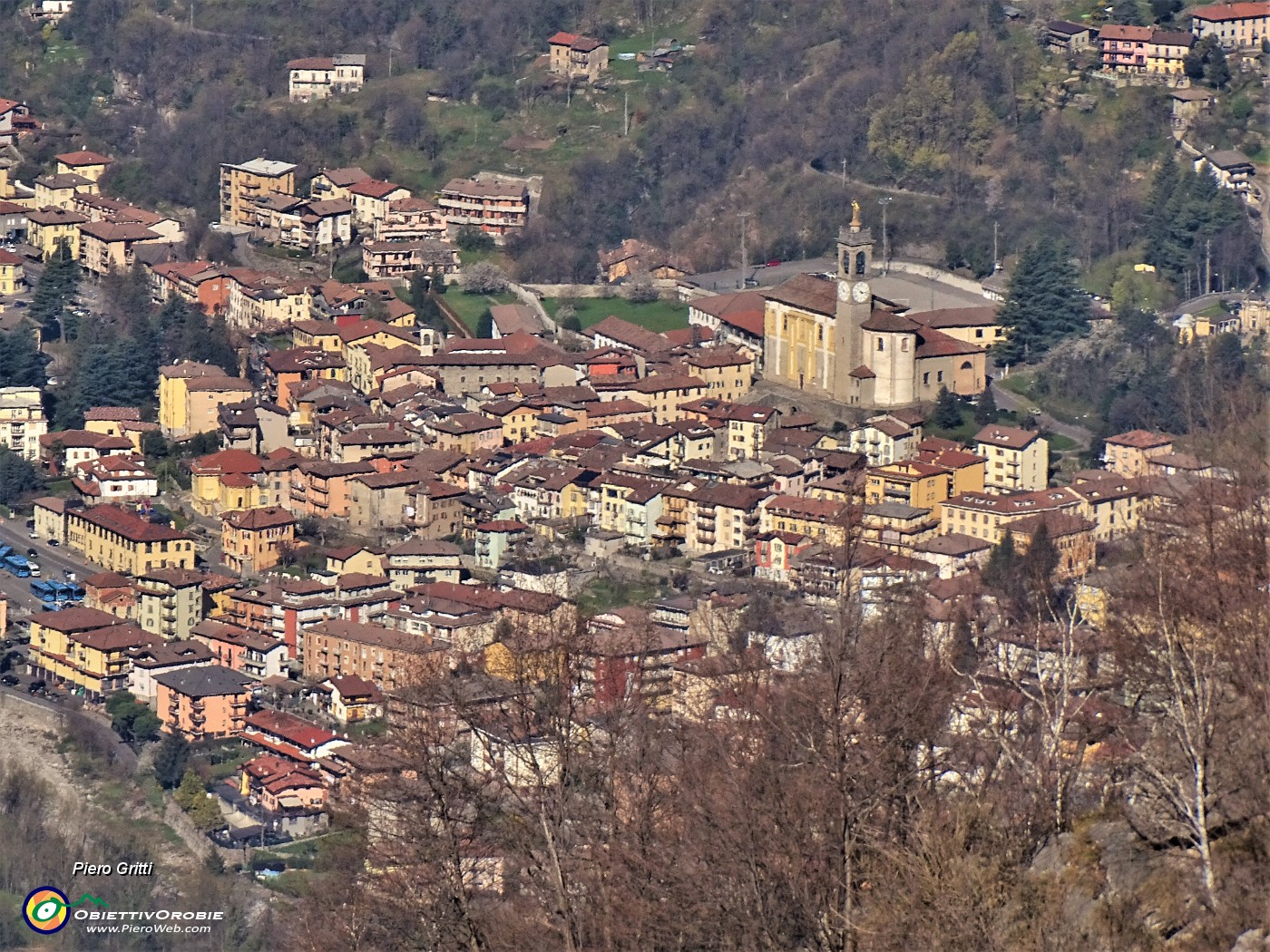 45  Dal Costone zoom sul centro di  Zogno.JPG